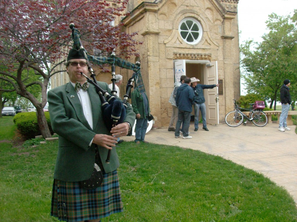 VetsForPeaceMemorialGathering27May001