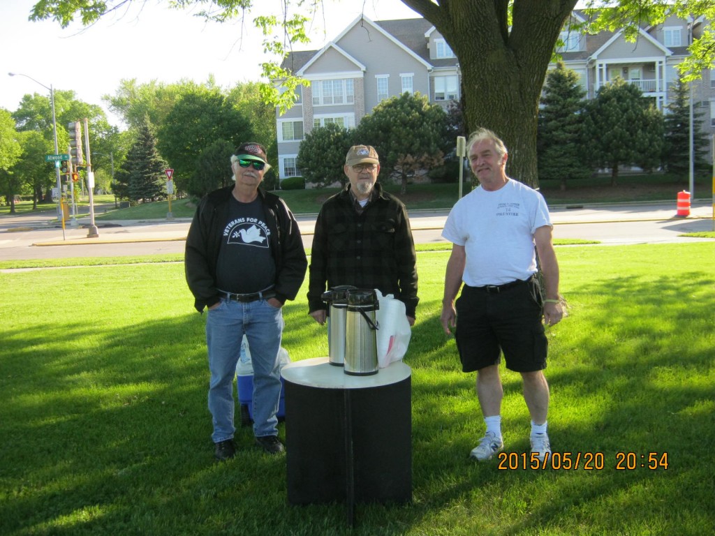 Vets For Peace Memorial Mile Set Up May 23 2015 002