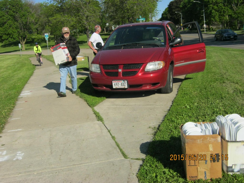 Vets For Peace Memorial Mile Set Up May 23 2015 011