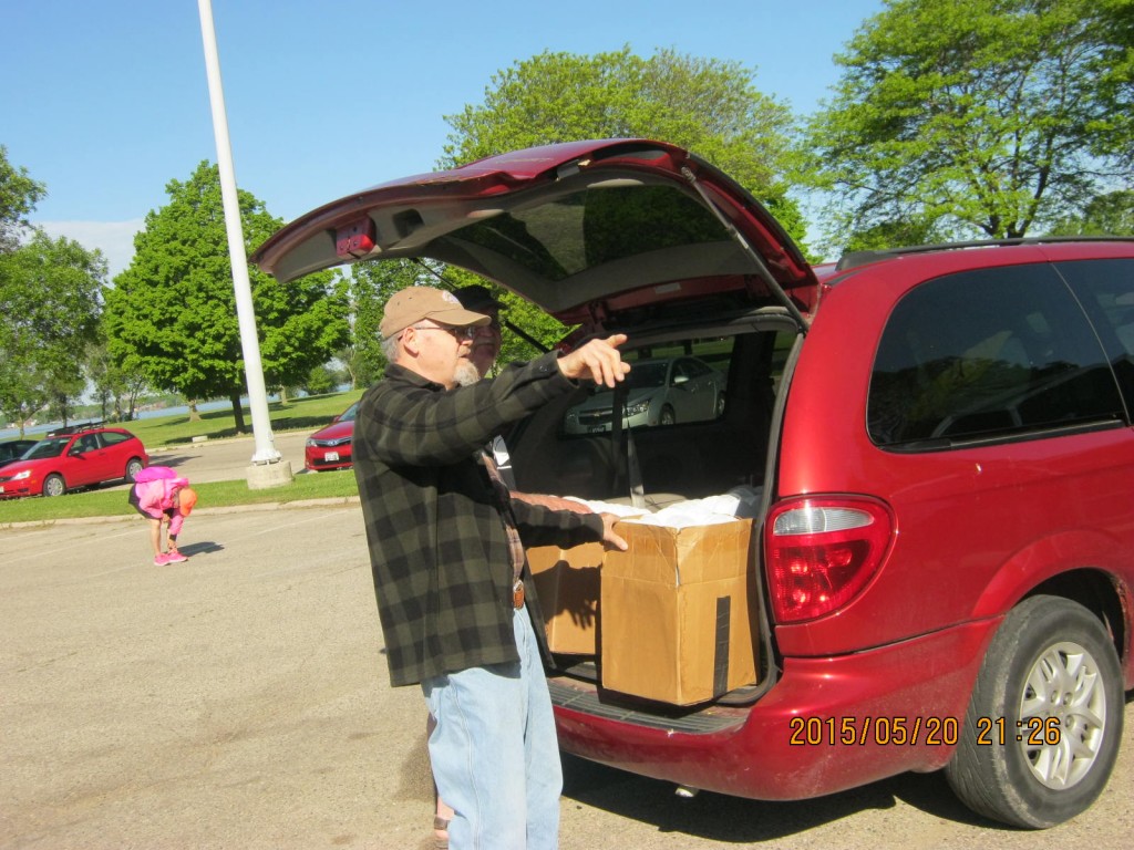 Vets For Peace Memorial Mile Set Up May 23 2015 012