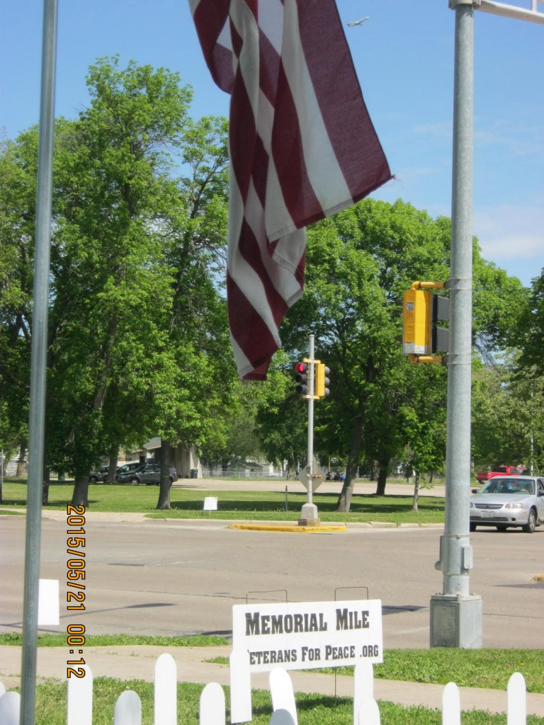 Vets For Peace Memorial Mile Set Up May 23 2015 016