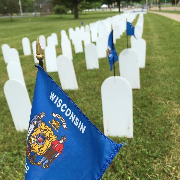 The Memorial Mile along Atwood Avenue in Madison. Photo by Michelle Stocker https://twitter.com/CapTimes/status/736930984352944128